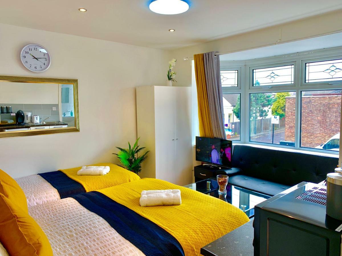 London Studio Apartments, Private Bathrooms And Parking Ilford Esterno foto